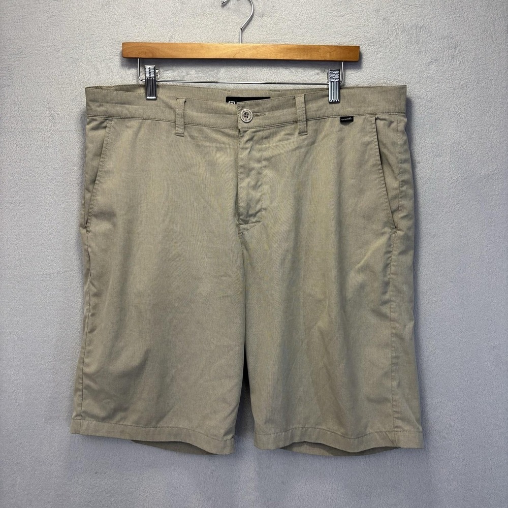 Travis Mathew Lightweight Shorts Mens 36 Beige Stretch Golf Microfiber Pockets